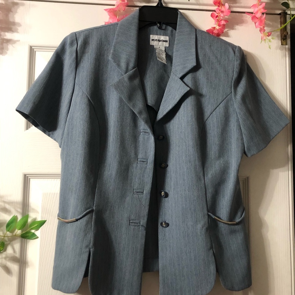 Crop pant short sleeve suit.